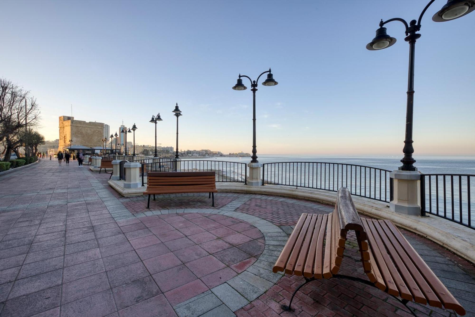 Seafront Sliema Apartment With Balcony & Sea Views By Jl Екстер'єр фото