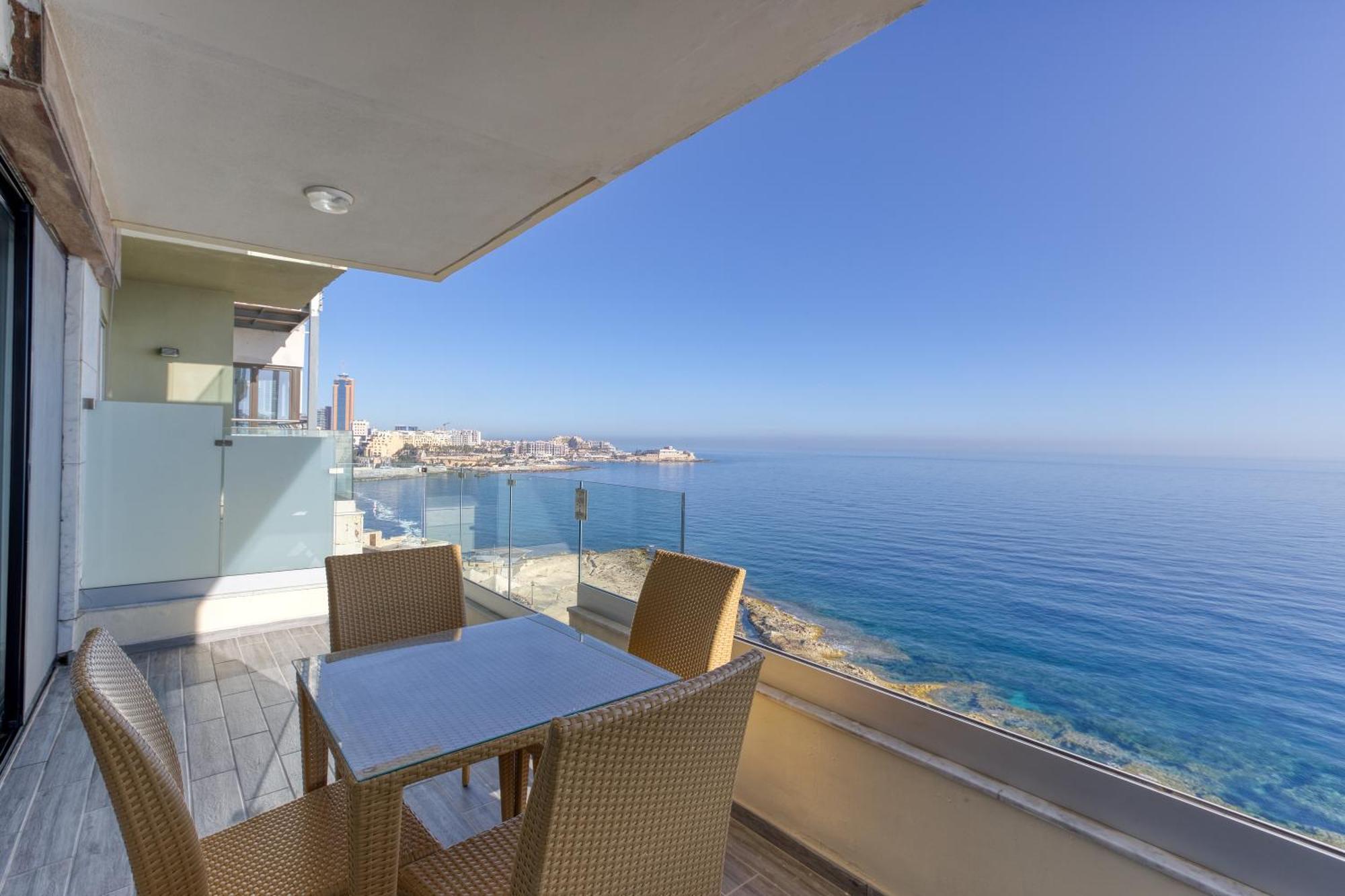 Seafront Sliema Apartment With Balcony & Sea Views By Jl Екстер'єр фото