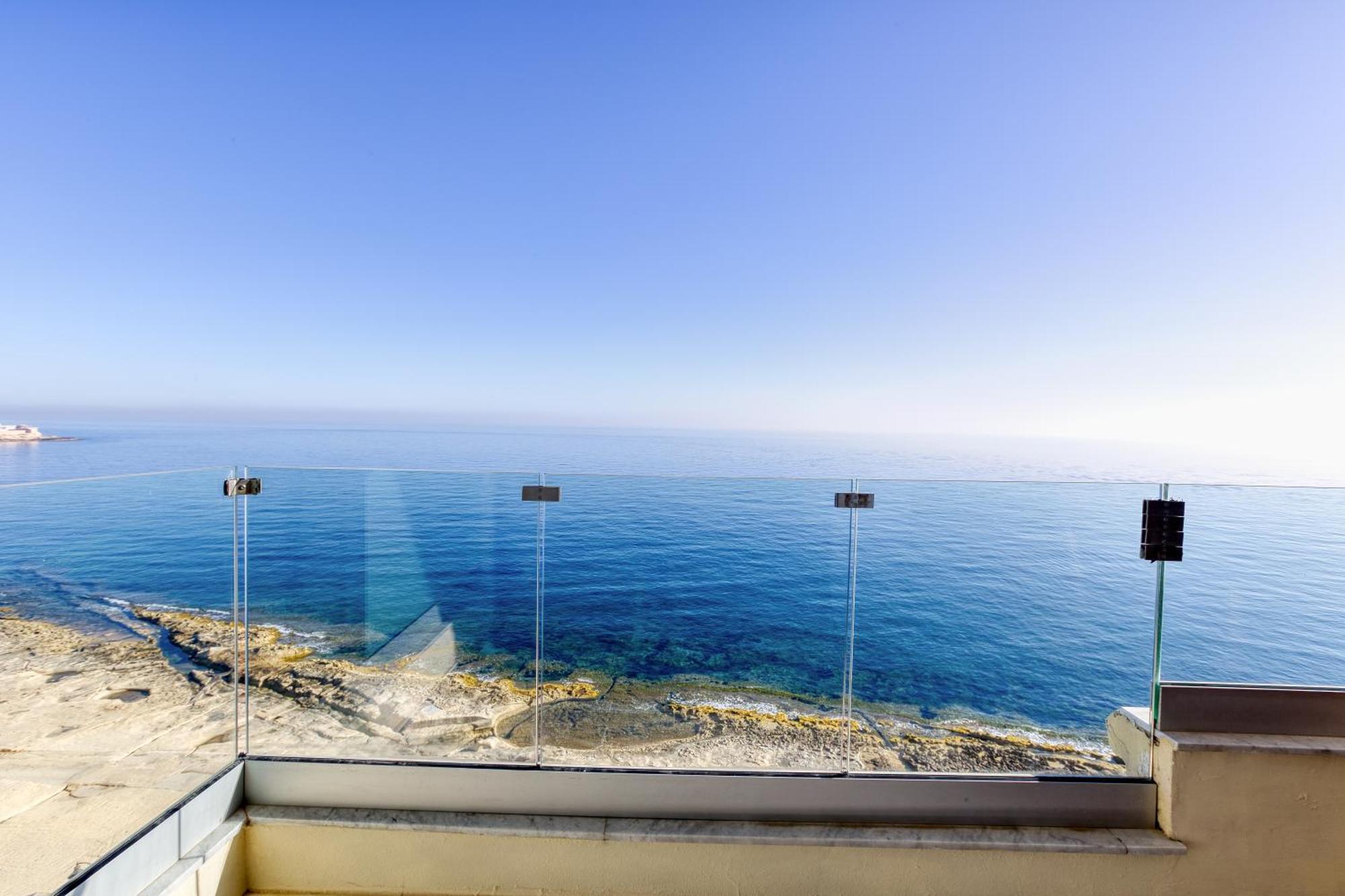 Seafront Sliema Apartment With Balcony & Sea Views By Jl Екстер'єр фото