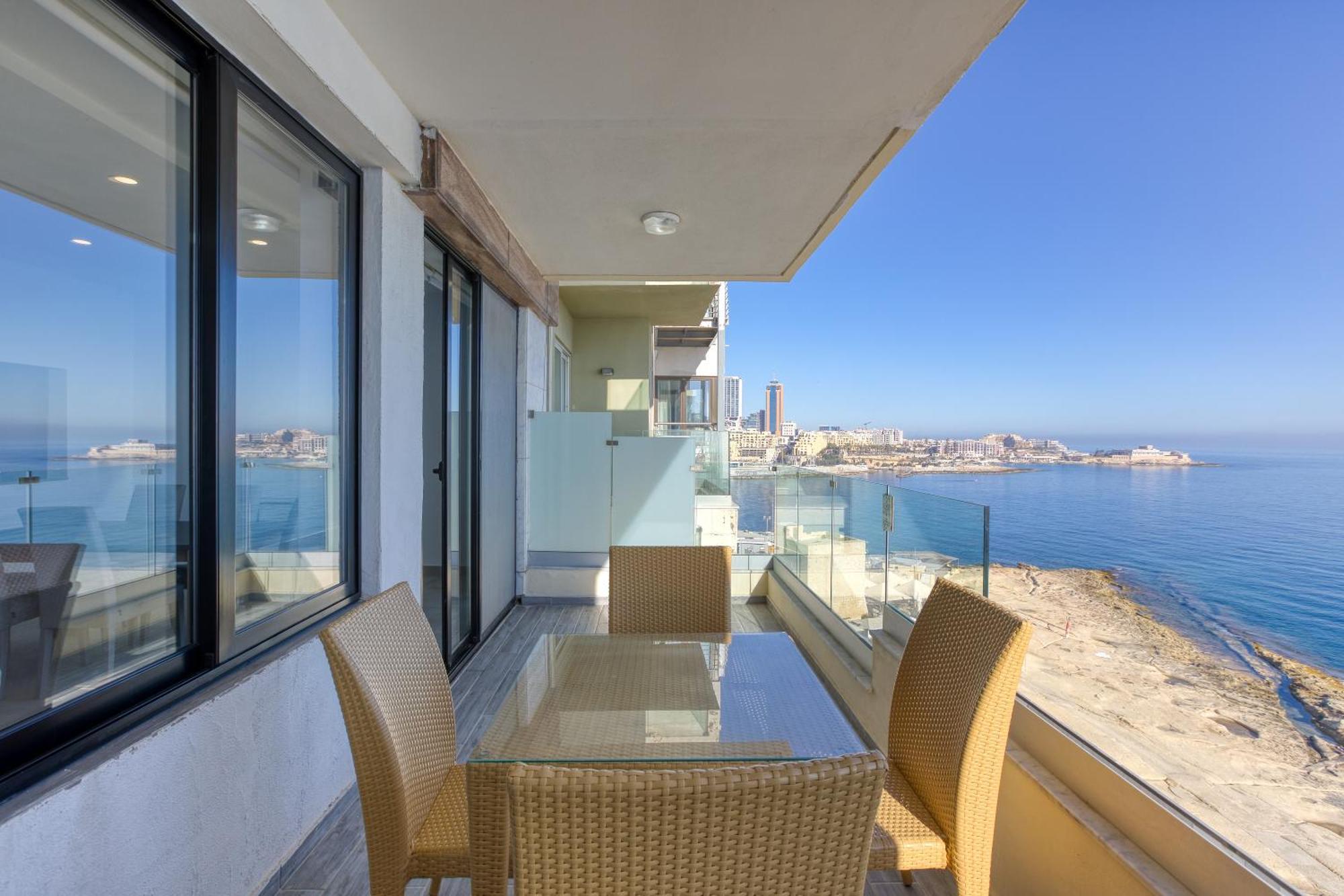 Seafront Sliema Apartment With Balcony & Sea Views By Jl Екстер'єр фото